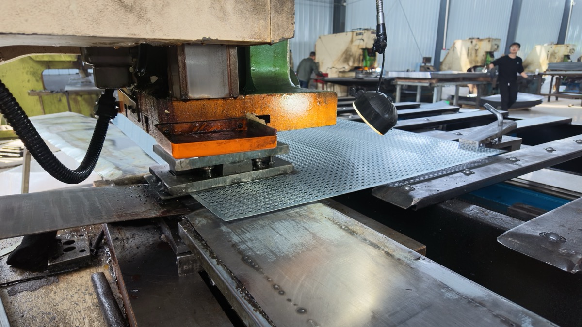 塔格钢板网冲压生产线