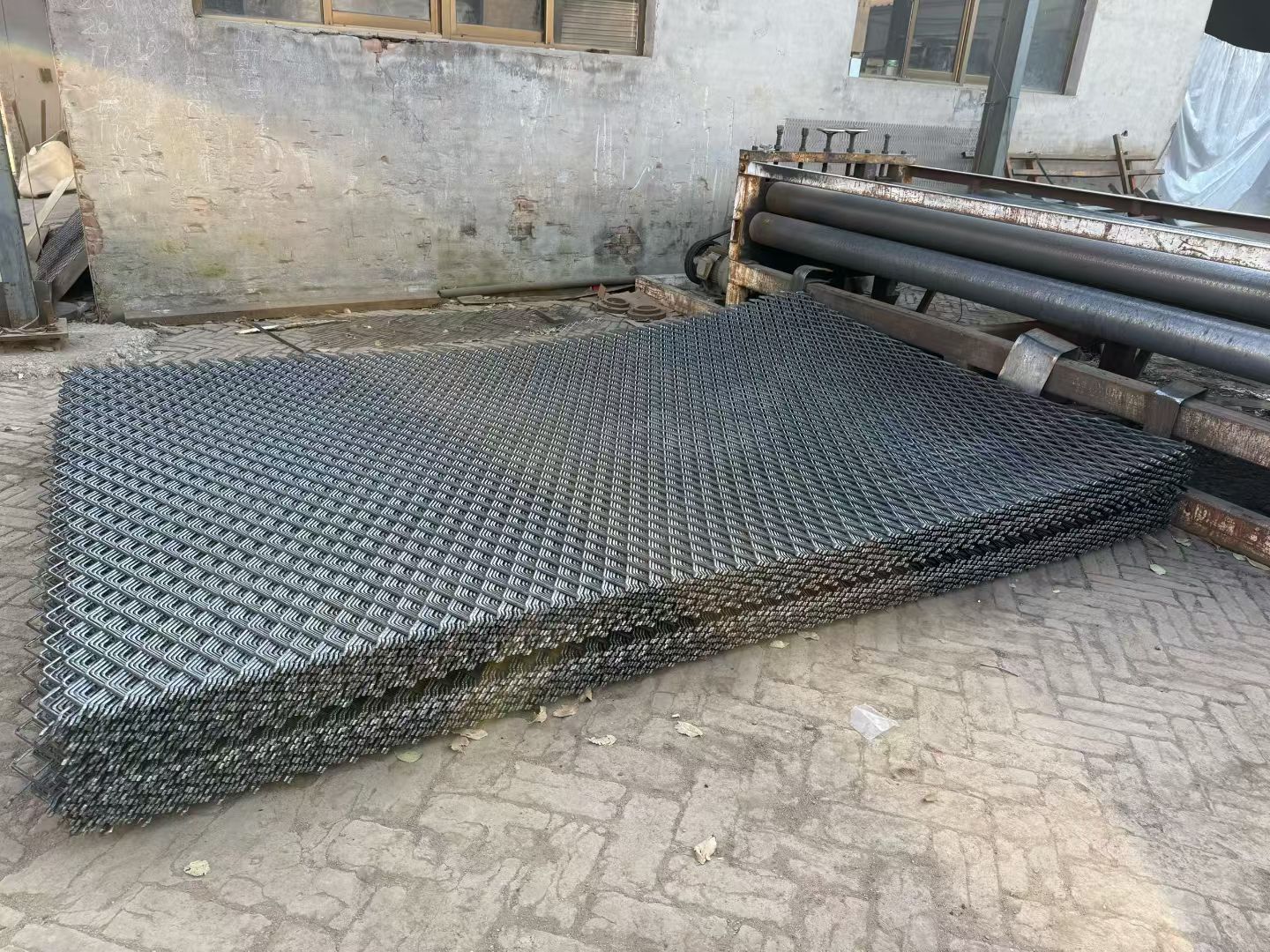 重型钢板网实物图