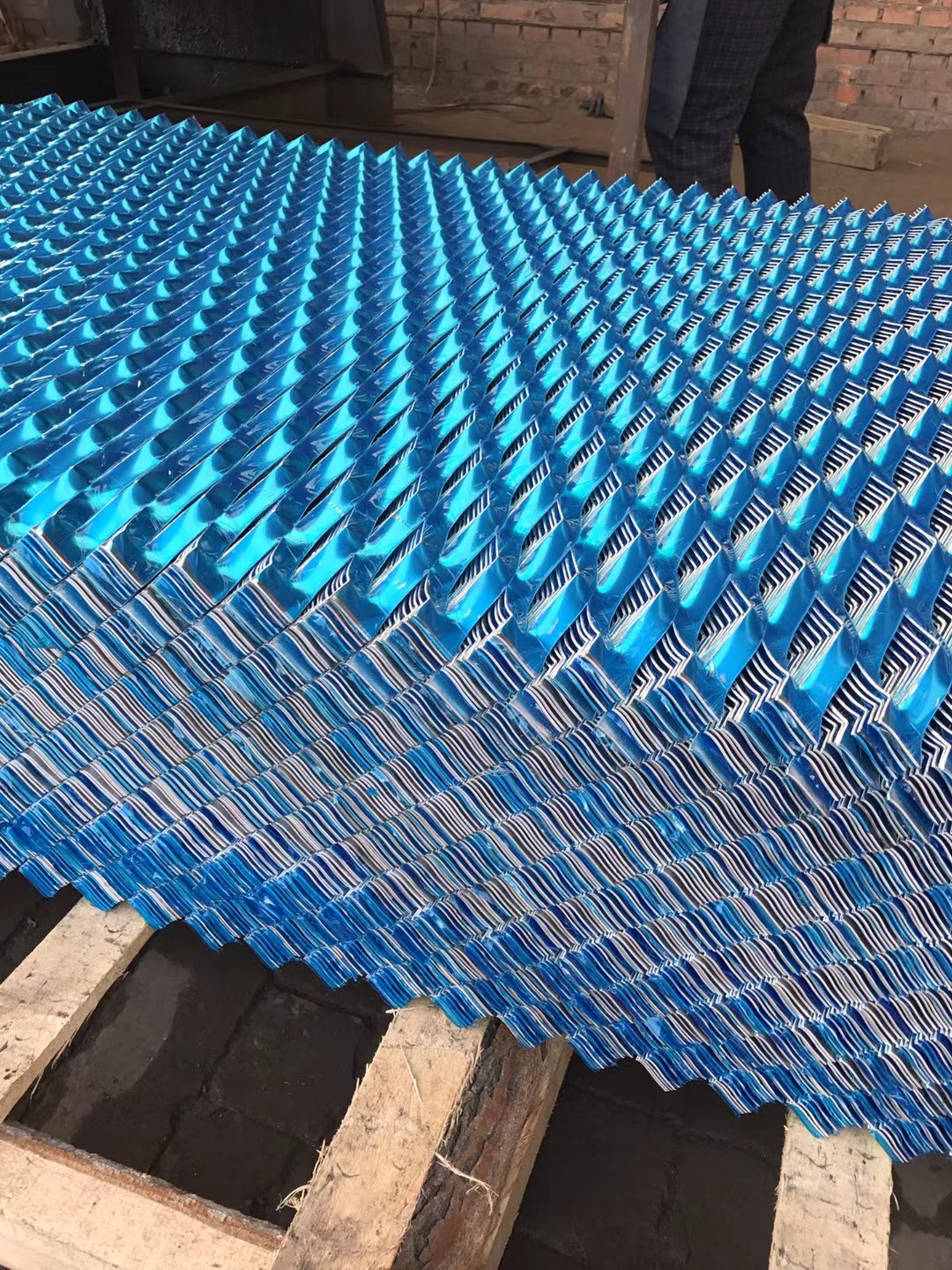 防滑重型钢板网