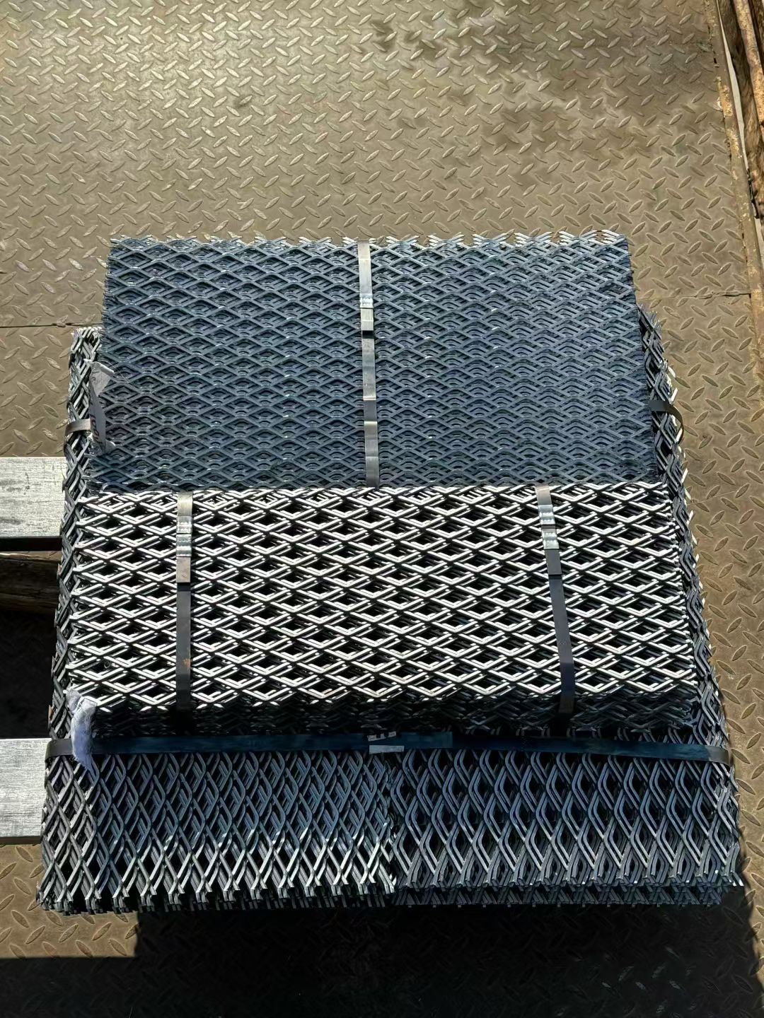 捆扎重型钢板网
